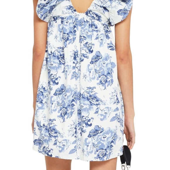 Women’s Dress - Picture 5 of 5